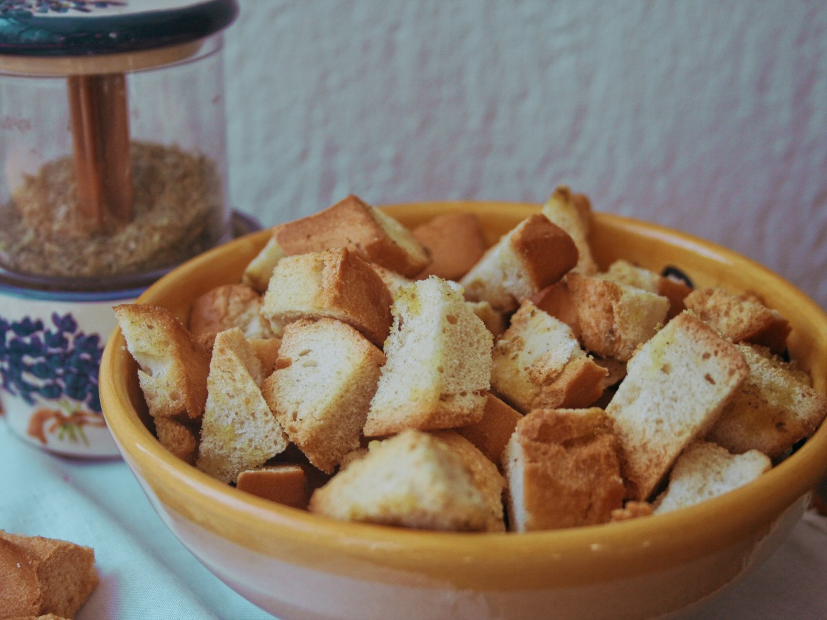 TOSTONES DE PAN&nbsp;VIEJO