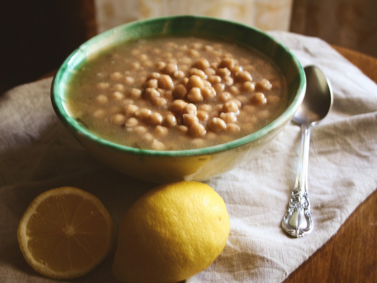GARBANZOS CON HIERBAS Y LIMÓN + HUMMUS DE&nbsp;APROVECHAMIENTO